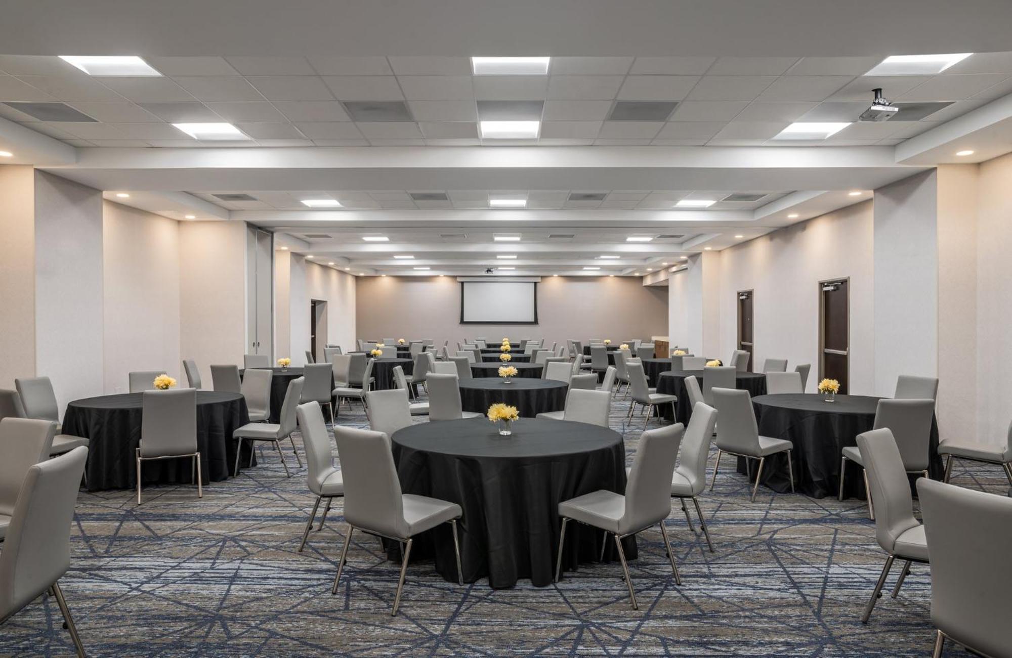 Holiday Inn Express Richmond By Ihg Exterior foto